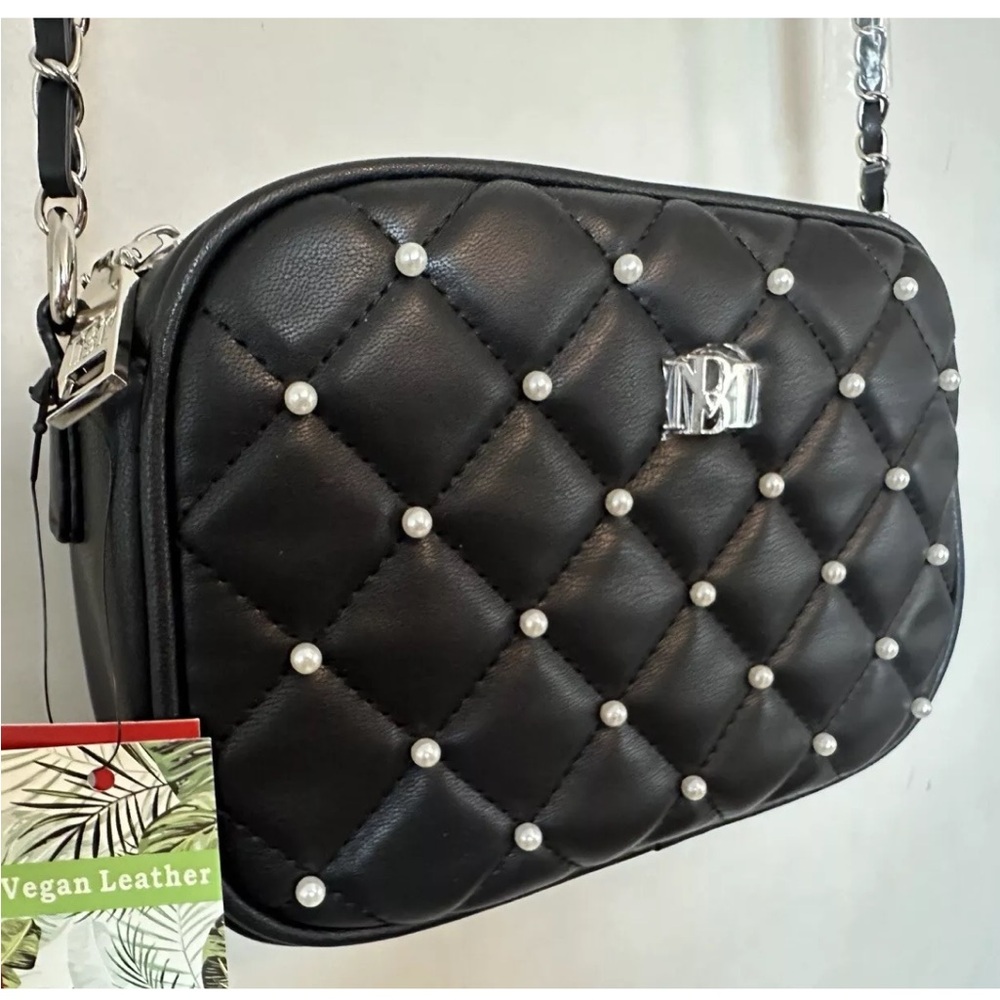NWT Badgley Mischka Diamond Quilted Pearl Crossbody Vegan Leather Camera Bag - Picture 2 of 10